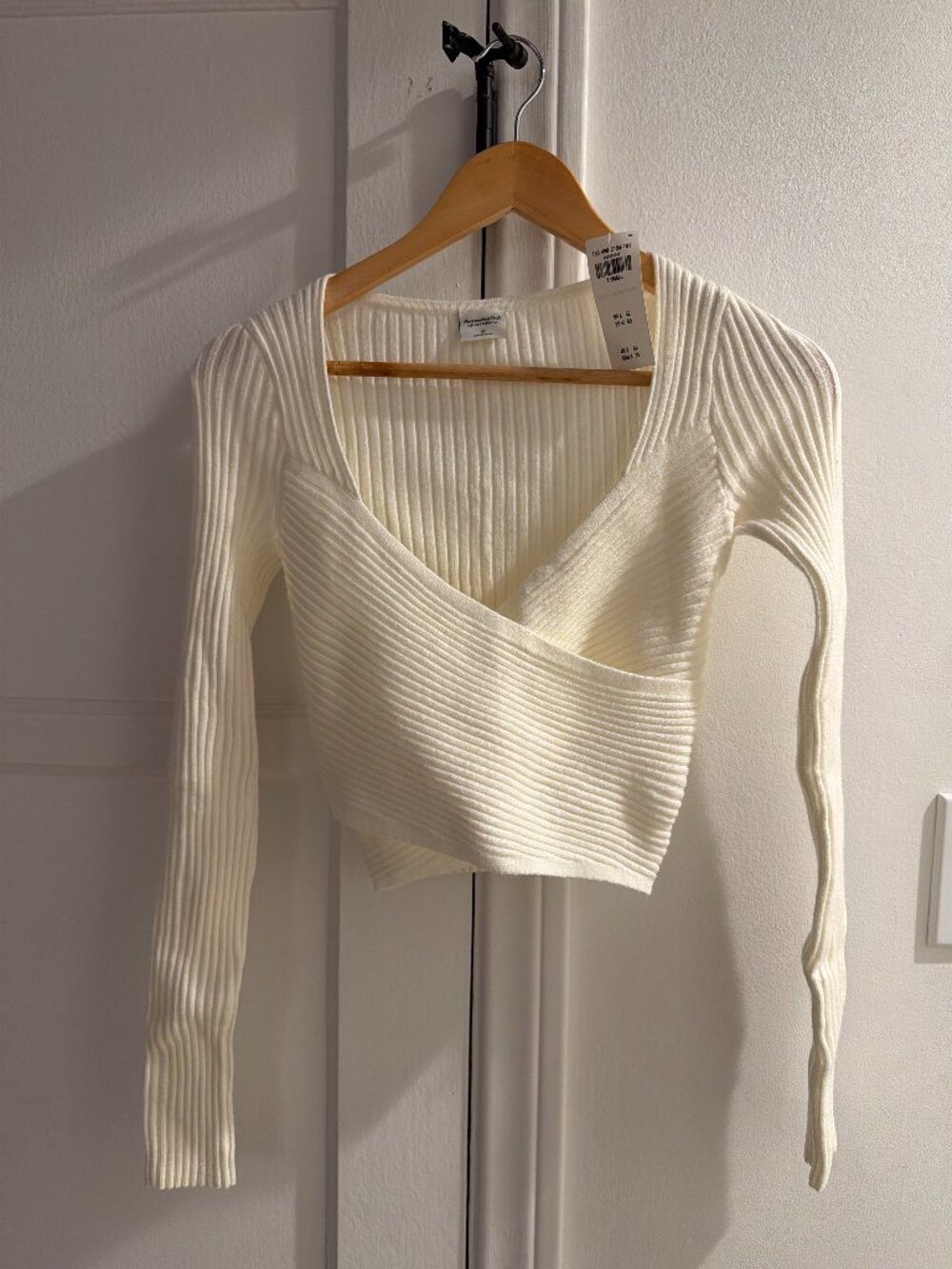 Abercrombie Cream Ribbed Wrap Sweater XS - NEW WITH TAGS